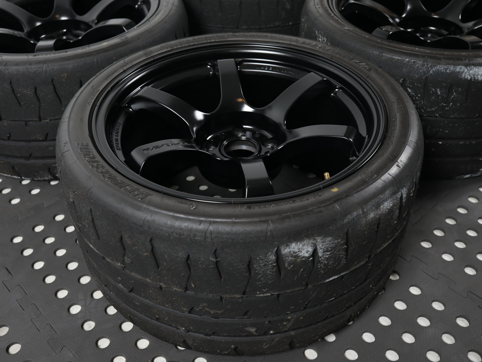 Rays 57DR 18x10.5j +22