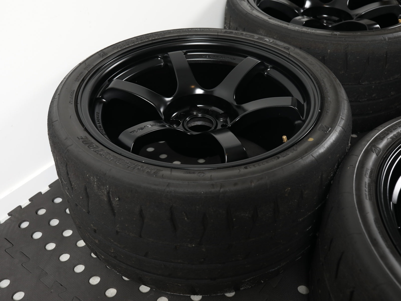 Rays 57DR 18x10.5j +22