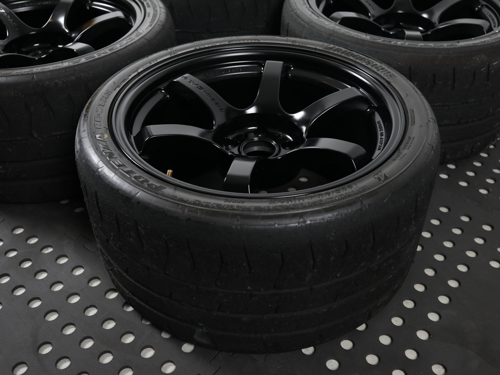 Rays 57DR 18x10.5j +22
