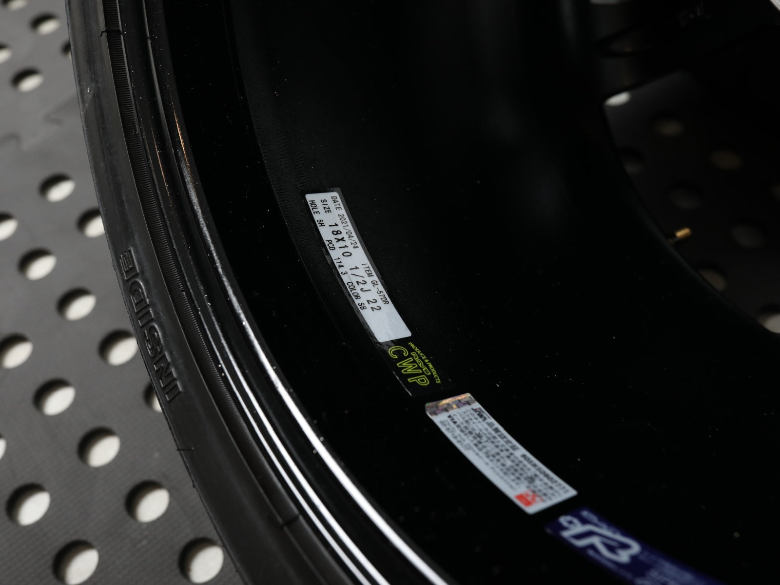 Rays 57DR 18x10.5j +22