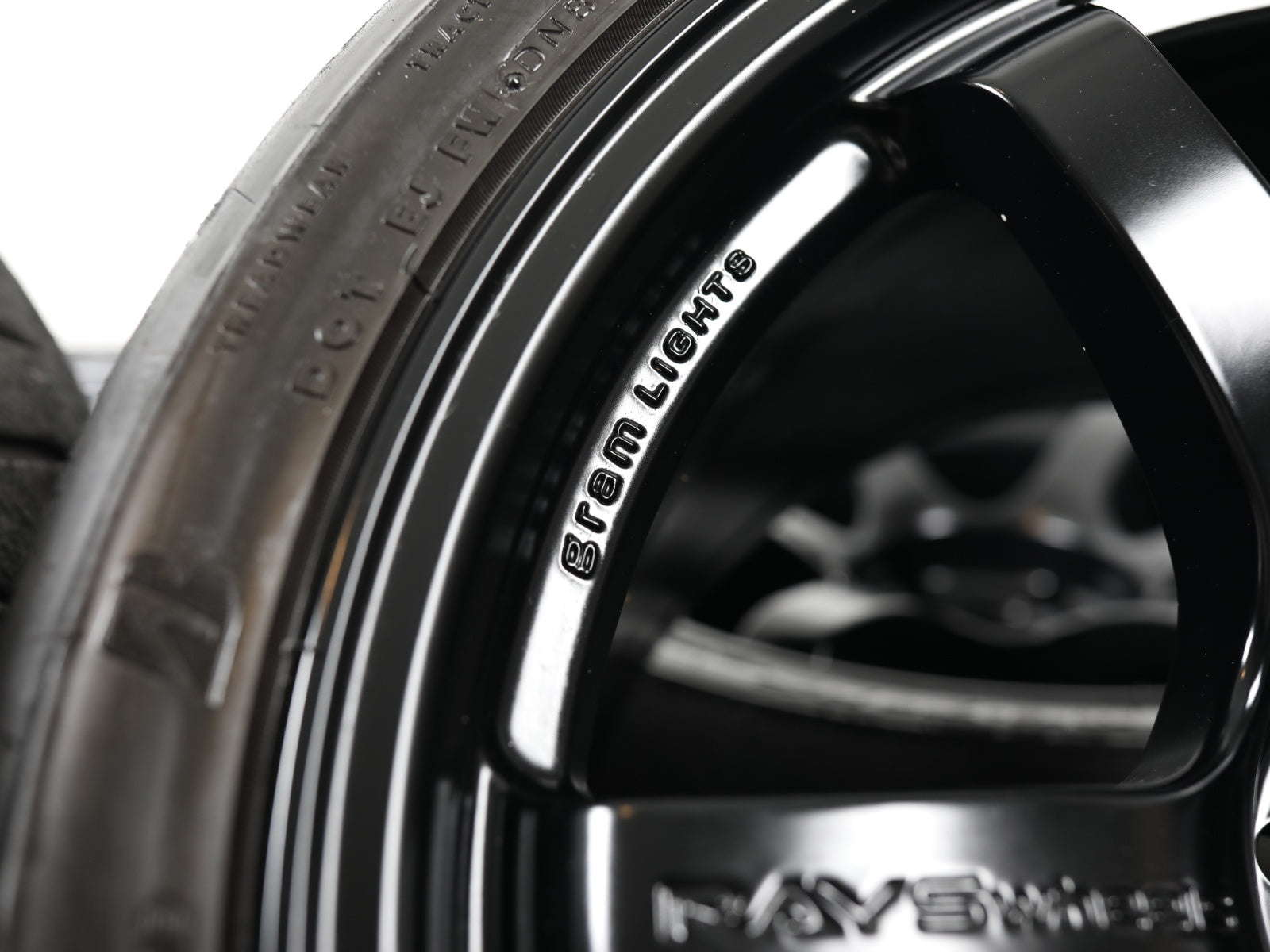 Rays 57DR 18x10.5j +22